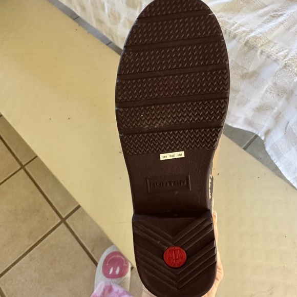 HUNTER Original Leopard Print Refined Tall Waterproof Rain Boot
Size 6 - Picture 6 of 11